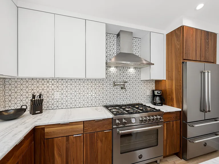 2406 Noyac Rd — Photo 9