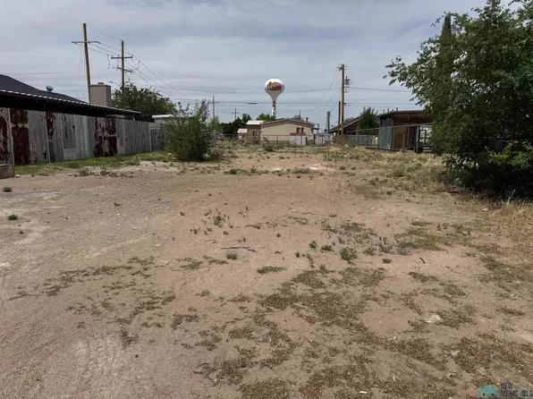 718 Champ Clark Ave, Artesia, NM 88210