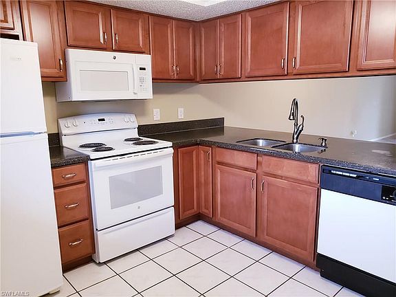 3rd image of 5711 Foxlake Dr APT 2