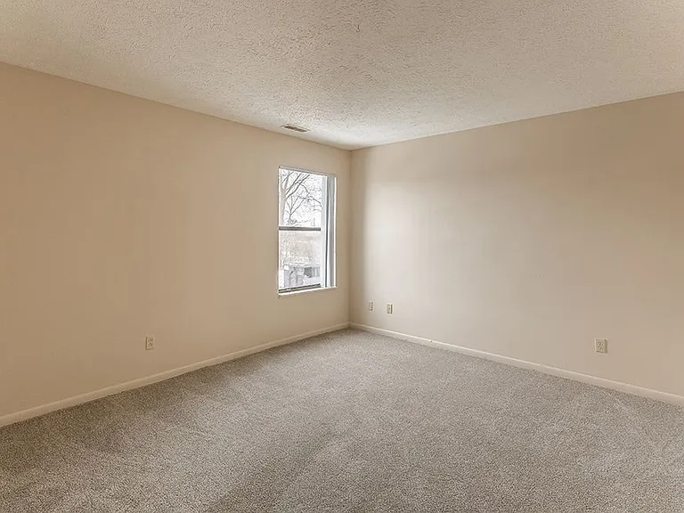 Delta Square Apartments - Lansing, MI — Photo 25