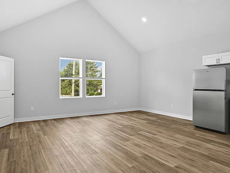3953 Unit B (Upper level)