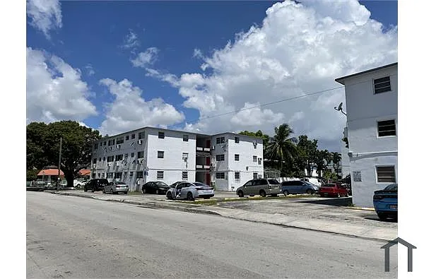 Building Photo - 245 SW 20th Ave