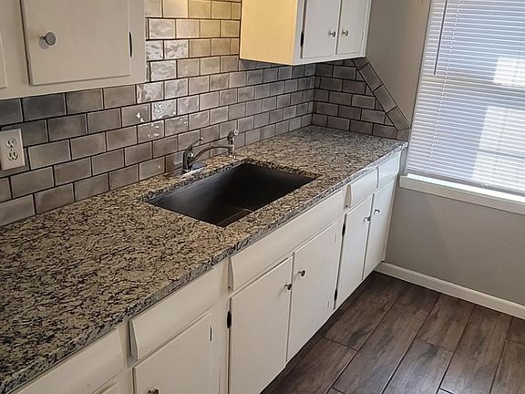 5th image of 701 W Clara Ave