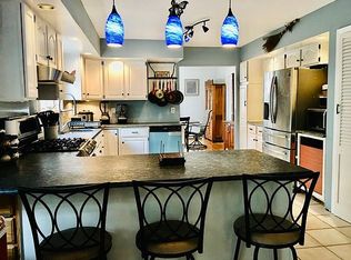 7 Teaberry Ln, Amherst, MA 01002