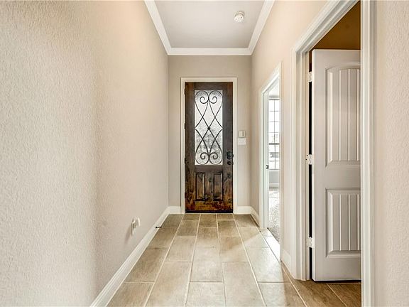 3rd image of 1318 Middleground Dr