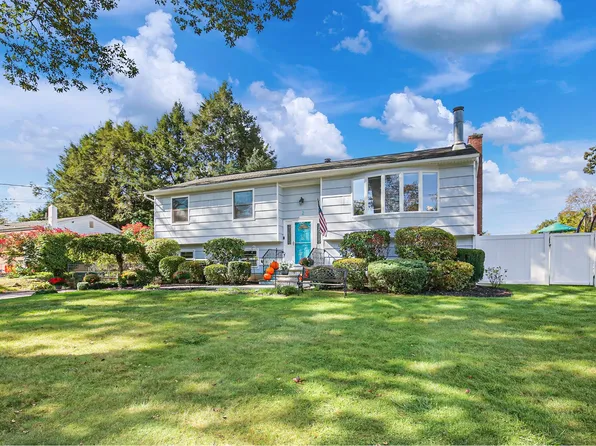 2 Valley Dr W, Yorktown Heights, NY 10598