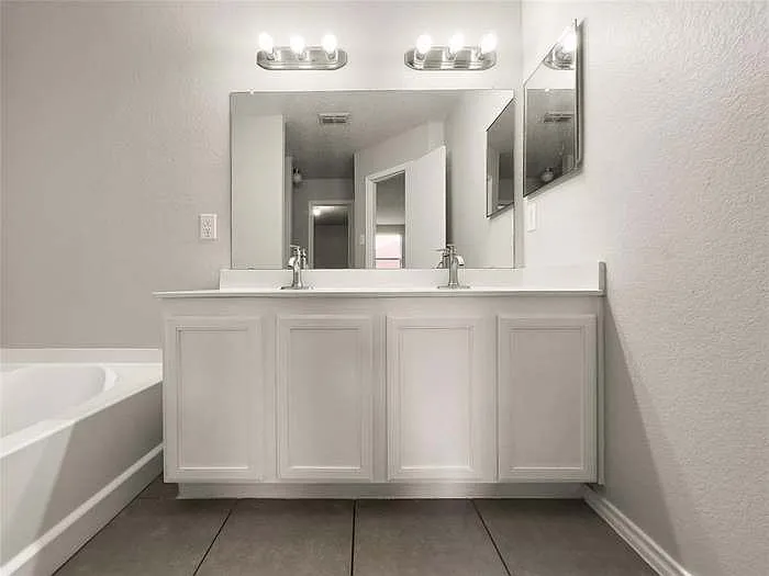 2043 Plains Ct — Photo 11