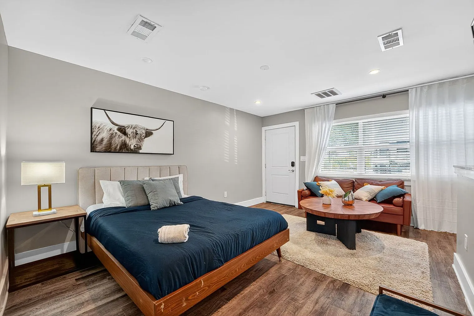 1 bed, 1.0 bath, 7373 sqft, $2,225 — Photo 3