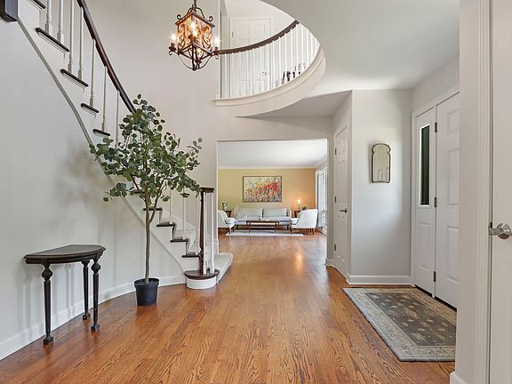 4th image of 1434 Woodhill Dr