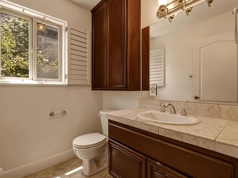 664 S Mansfield Ave — Photo 11