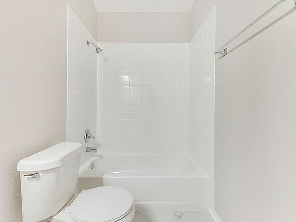 5th image of 702 Loma Bonita Dr