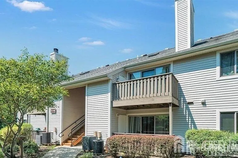 1105 Aspen Dr — Photo 1