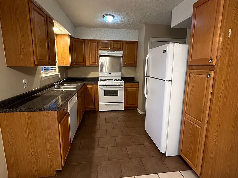 7208 Creekside Dr #D — Photo 9