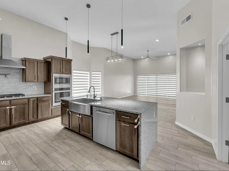 13729 Lago Vista Ave — Photo 30