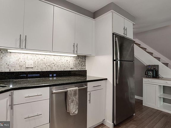5th image of 144 N Bedford St #B