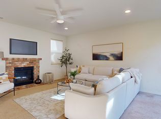 28620 Vista Del Rio Dr, Valencia, CA 91354