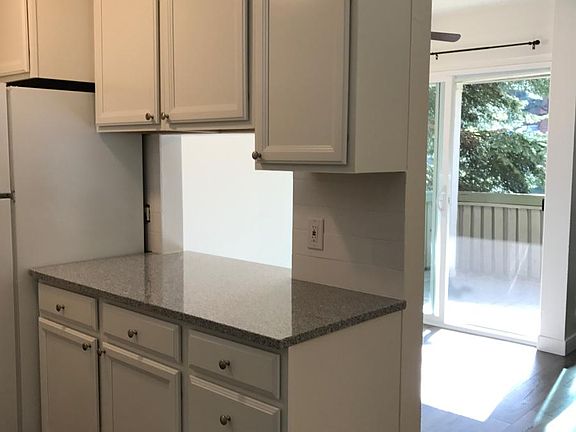 kitchen, dining rm, deck)