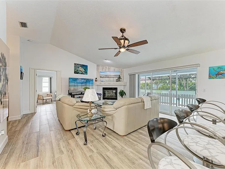 405 Bayside Ln — Photo 9