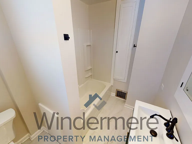 601 E Alder St — Photo 8