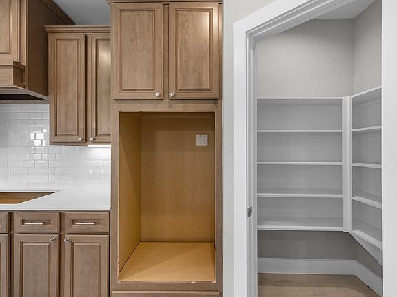 5th image of 3410 Everglade Ln