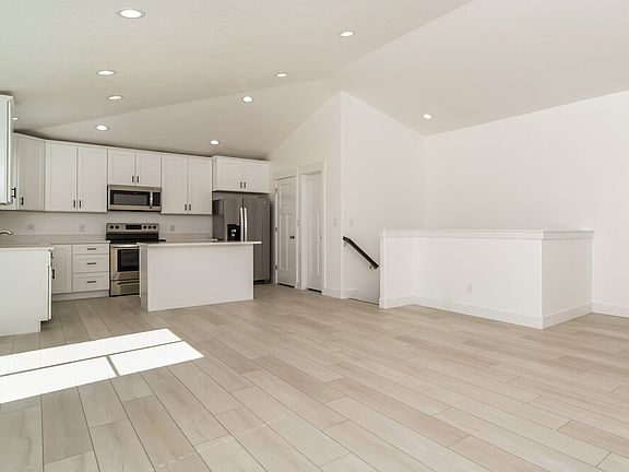 4th image of 2262 E Woodbury Ln #542