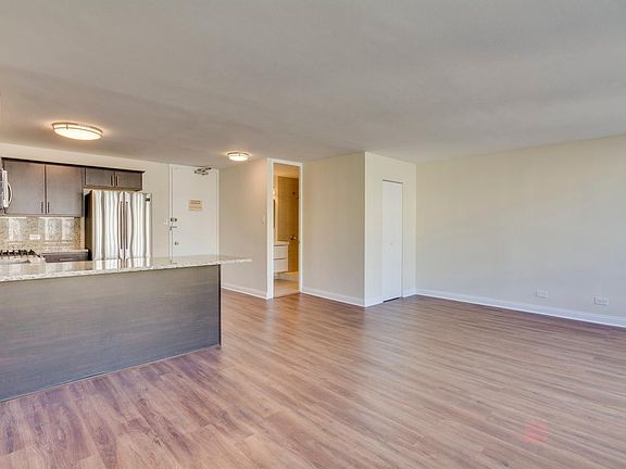 5th image of 1400 E 55th Pl #909S