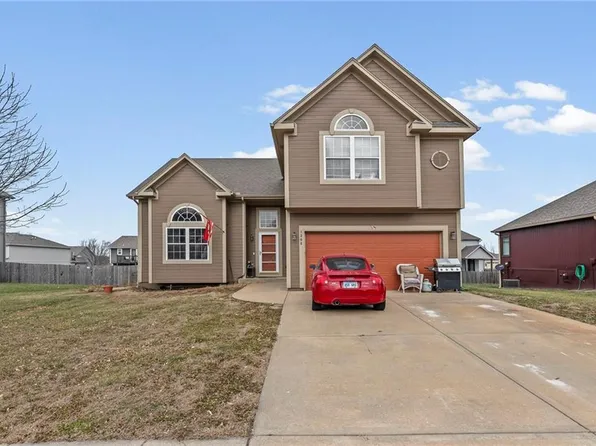 1308 N 3rd St E, Louisburg, KS 66053