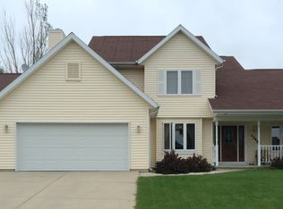 1245 Benjamin Ct, Green Bay, WI 54311