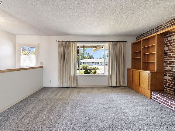 4th image of 3507 E Main St