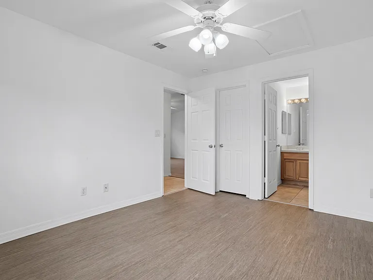 9100 Gray Ave — Photo 10