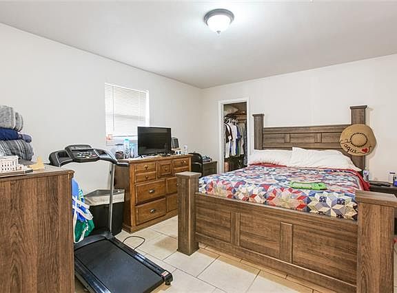 3rd image of 3817 Shangri La Dr