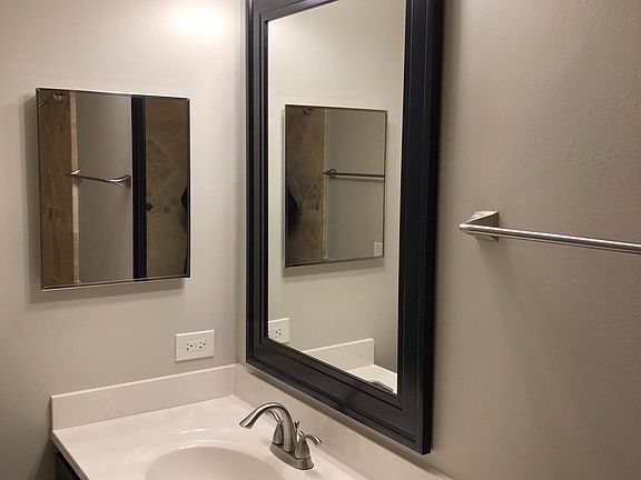 5th image of 910 Curtiss St APT 2