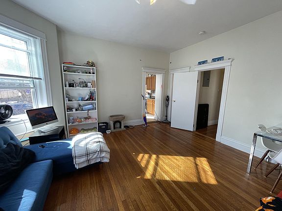 3rd image of 16 Euston St #C3