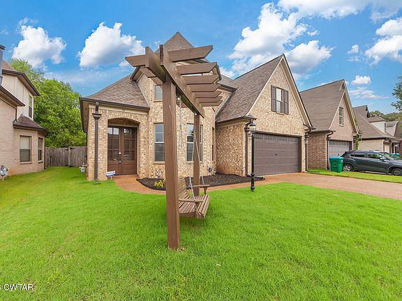 3rd image of 70 Birch Springs Dr