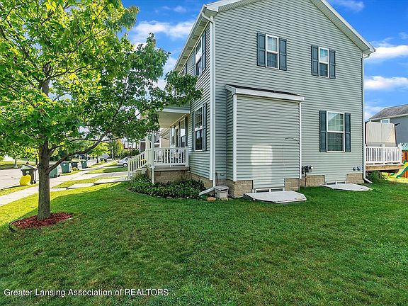 4th image of 455 E Buteo Dr