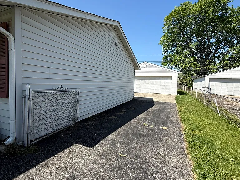 3621 Tylor Dr — Photo 2