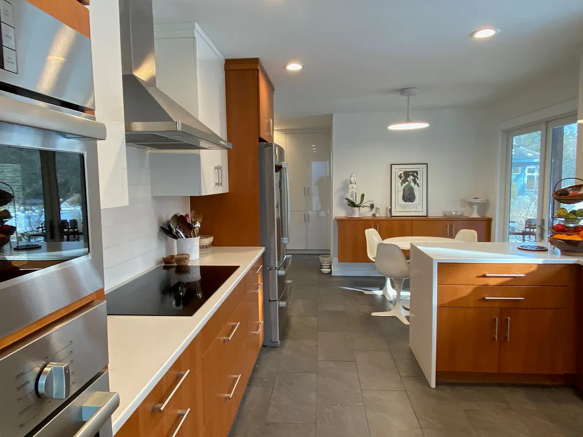 Beautiful modern kitchen, all Bosch appliances - 15 Spruce Ln