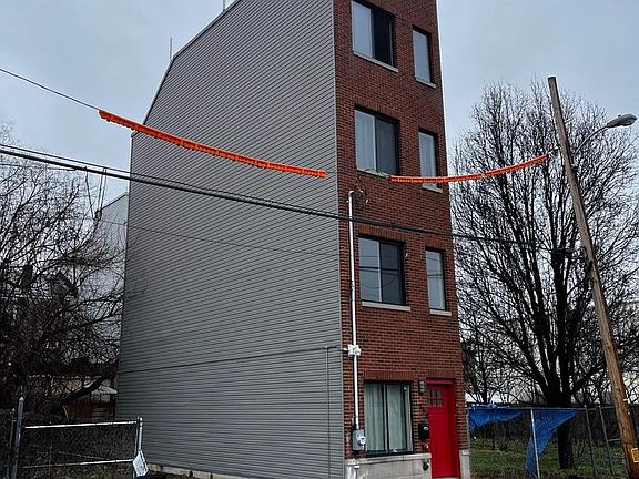 3rd image of 1760 N Bodine St