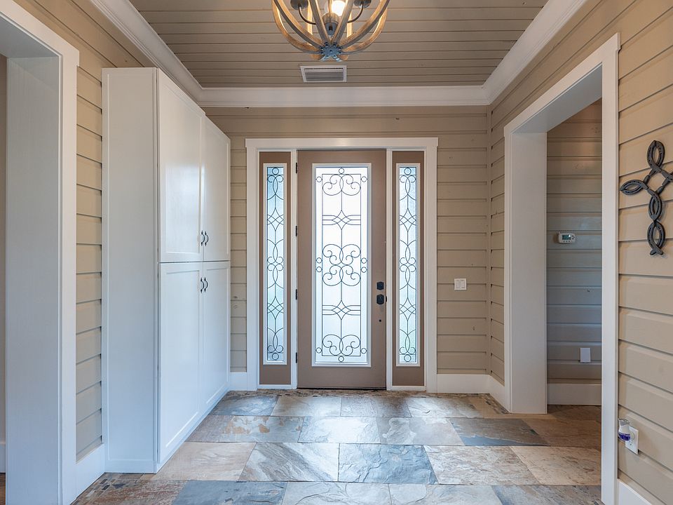 Mudroom w/Shoe/Boot Storage