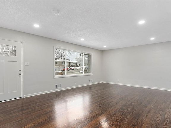 4th image of 13 Virginia Dr