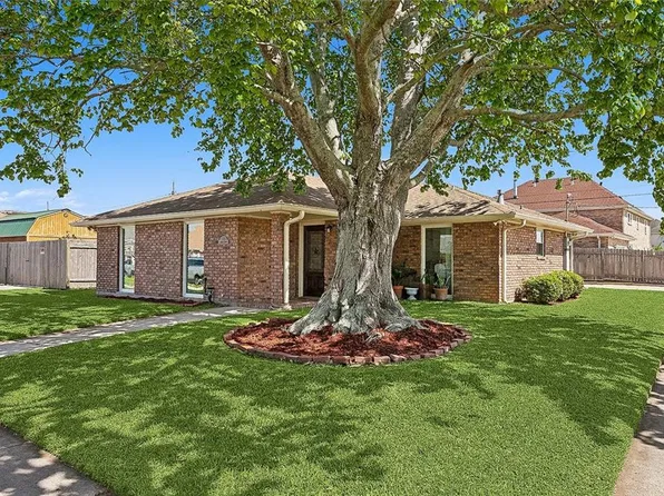 3801 Charles Dr, Chalmette, LA 70043