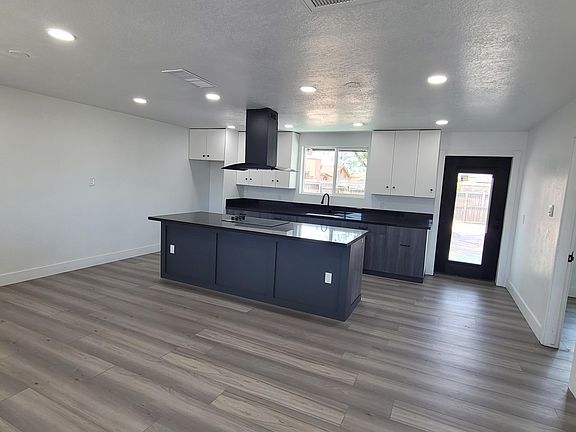 4th image of 4022 N 55TH Avenue