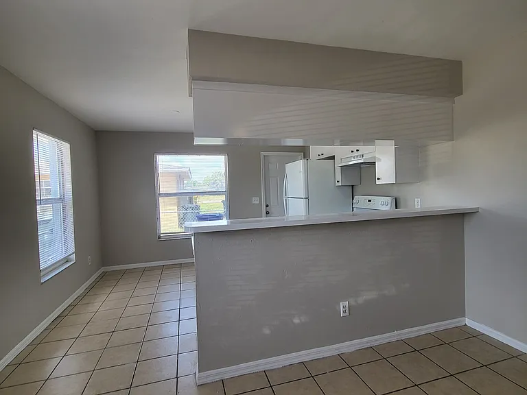 2145 Pauldo St — Photo 6