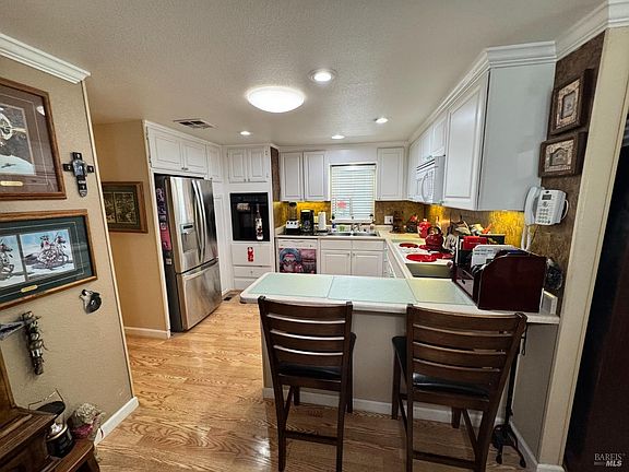 3rd image of 211 Regency Court