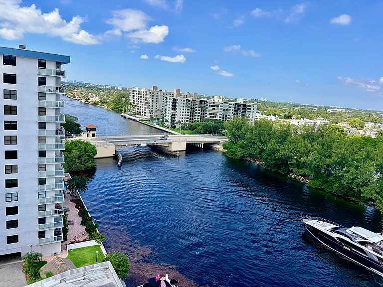 1505 N Riverside Dr #1403 — Photo 25