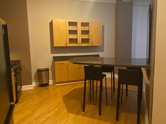 5th image of 633 S Plymouth Ct APT 409