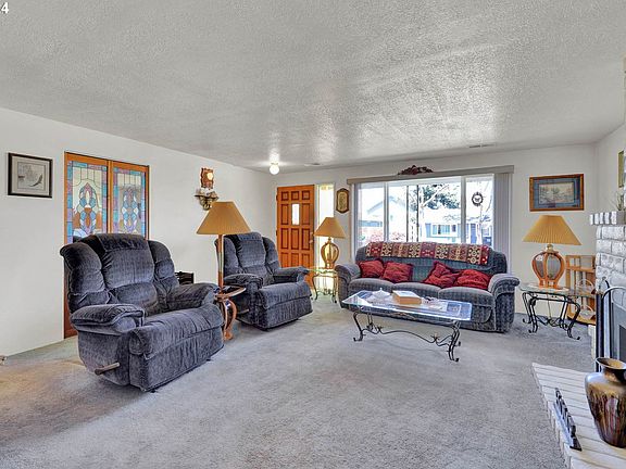 4th image of 565 Evelyn Ave