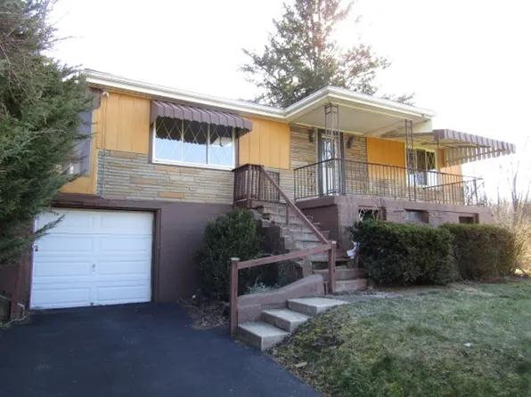 110 1st Ave, Midland, PA 15059