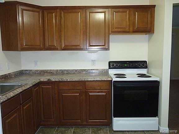 5th image of 32471 Alvin St