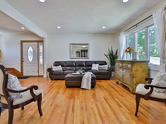 5th image of 16 Endicott St